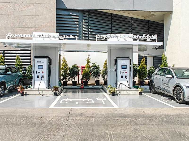 Hyundai myHyundai app EV charging network interface showing 30000 charging points across India