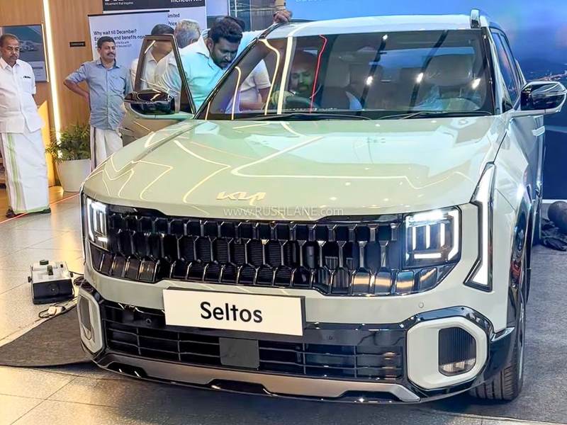 Kia India sales June 2026 growth chart showing 24,552 units dispatched across Seltos Sonet Carens Syros