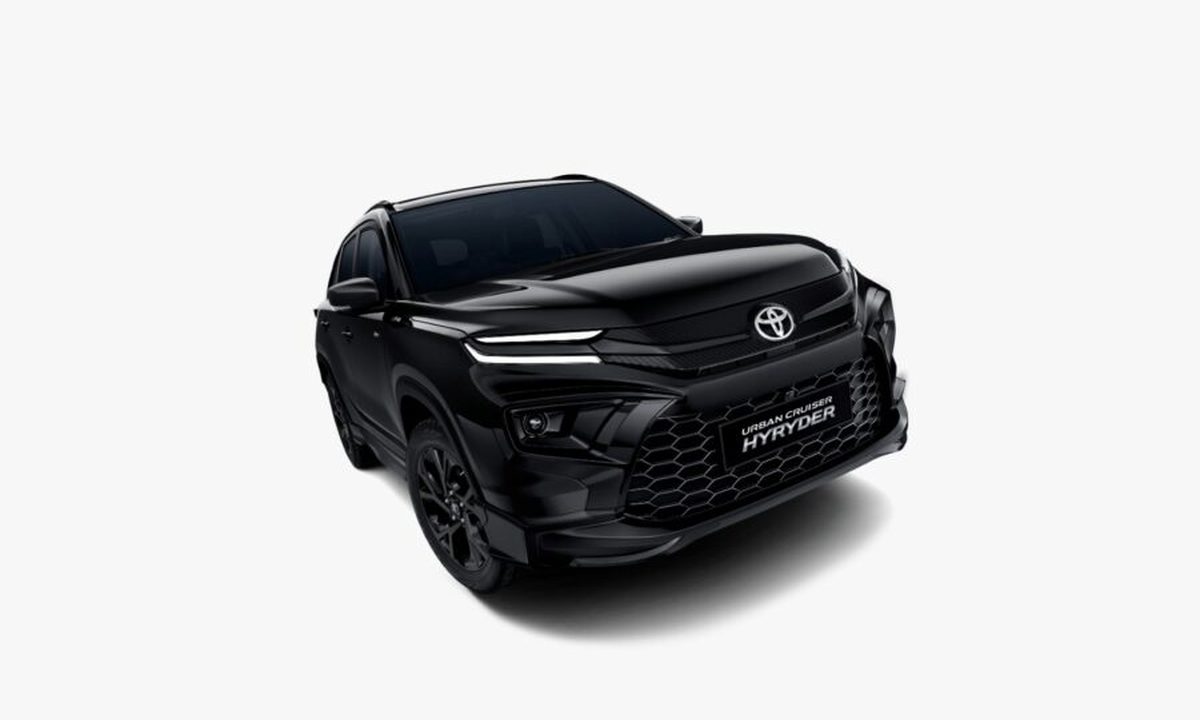Toyota Hyryder Aero Black Edition with blacked-out exterior styling and alloy wheels